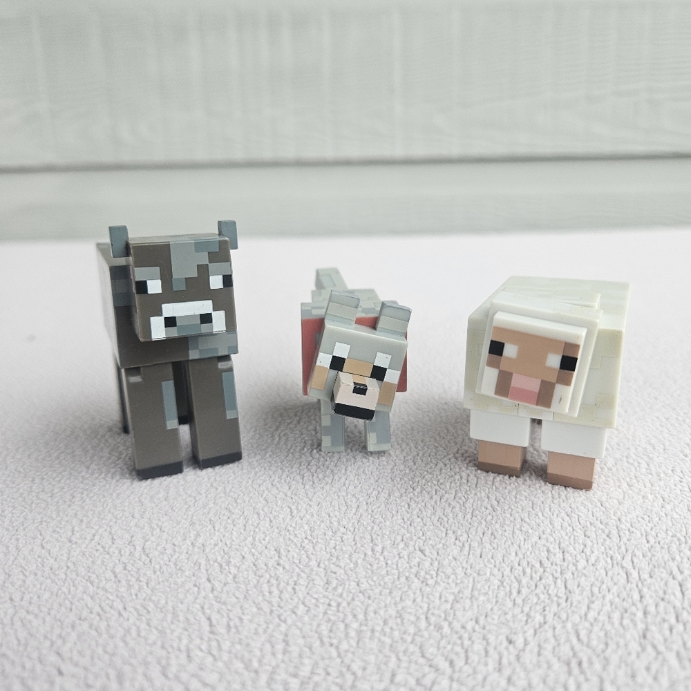 Minecraft Overworld Core Animal Figure Lot of 3 Cow Wolf Sheep Jazwares